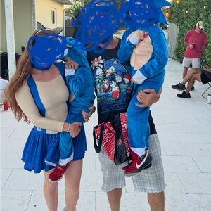 Sonic male large tshirt